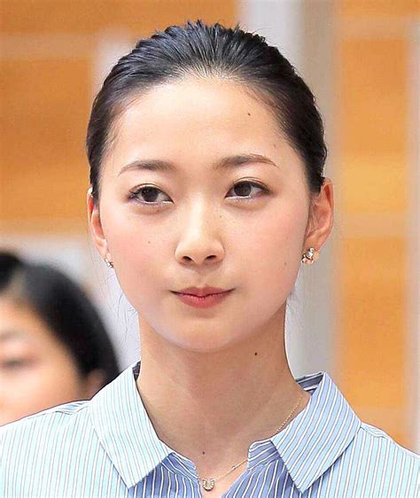 畠山愛理、夫・鈴木誠也の番号をつけた長男公開に「ハイハイ姿だけでも体幹強そう」「可愛すぎ」と反響！ スポーツ報知