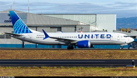 N27276 Boeing 737 8 MAX United Airlines Brian Antonio Antonov