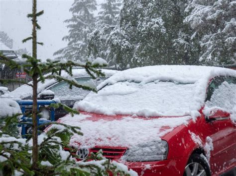 Wettersturz brachte Schneefälle im Gebirge und Verkehrsbehinderungen