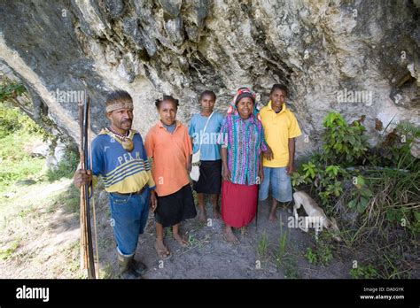 Eastern Highlands Province Papua New Hi Res Stock Photography And