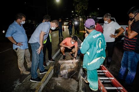 Cratera Abre Na Djalma Batista E Avenida Interditada