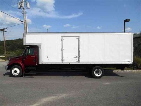 International Vt365 2003 Van Box Trucks