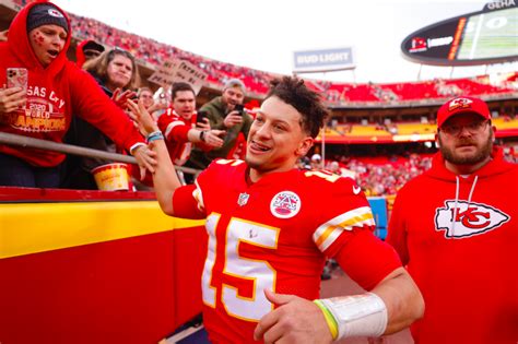 Patrick Mahomes Joins Rarefied Air Becomes Third Qb With Multiple 5000 Yard Passing Seasons