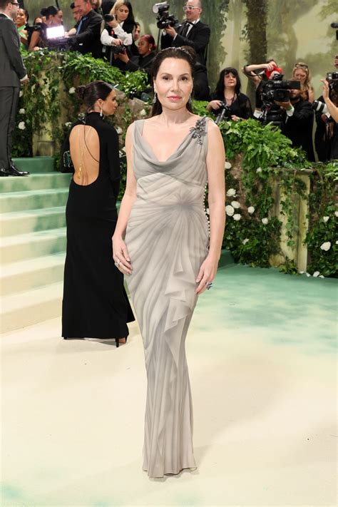 Met Gala 2024 Red Carpet Looks: See Every Celebrity Outfit and Dress ...