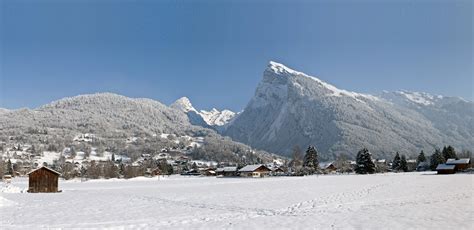 Profiter De La Patinoire De Samoëns En Haute Savoie Chevrot Loisirs