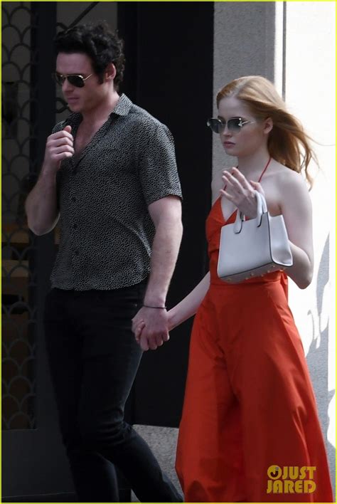 Photo: richard madden ellie bamber holding hands 12 | Photo 4151460 ...