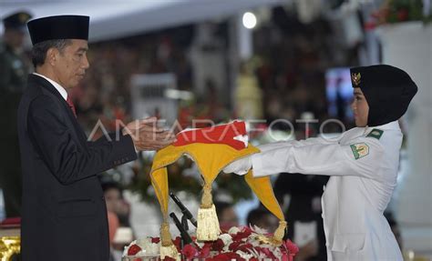 Upacara Penurunan Bendera Hut Ri Antara Foto