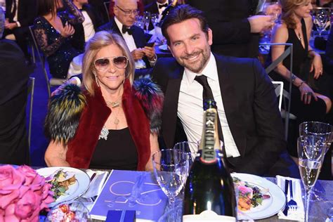 Sag Awards Bradley Cooper Brings Mom As His Date