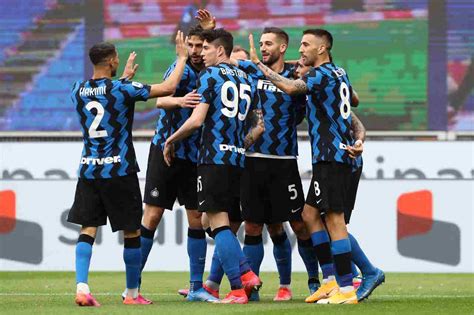 Bastoni Inter Rinnovo In Stand By Assalto Dalla Premier