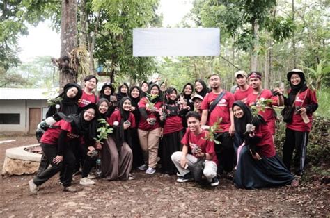 Relawan Tanam 500 Pohon Dan Clean Up Gunung Penanggungan