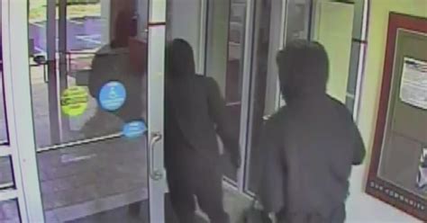 Fbi Hunts For Serial Bank Robbers Dubbed Bundled Bandits Cbs Chicago