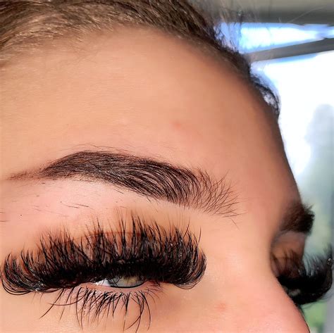 Whispy Long Russian Mega Volume Top And Bottom Lash Extensions Lashes