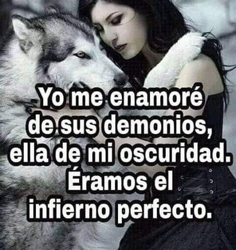 A Woman With Her Arm Around A Wolf S Head And The Words Yo Me Enamore