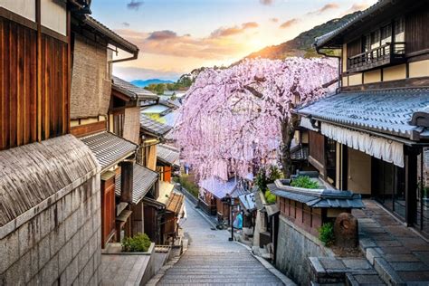 Cherry Blossom in Springtime at the Historic Higashiyama District ...