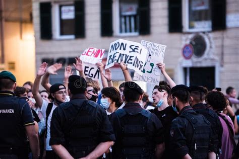 Protesta Contra Matteo Salvini Lega En G Nova Italia Foto De Archivo