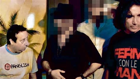 Gli Show Del Netturbino Violentatore Attore Con Vitali E Sosia Di