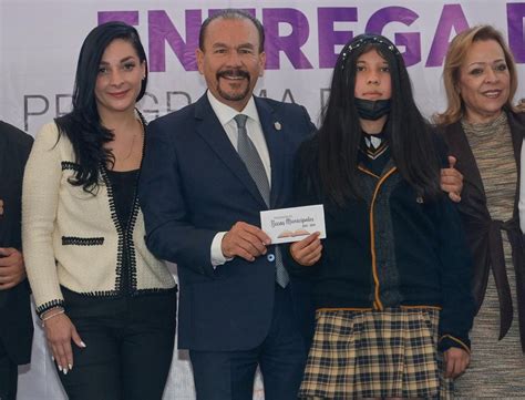 Recompensan Su Esfuerzo Y Entregan Becas Escolares En Atizap N