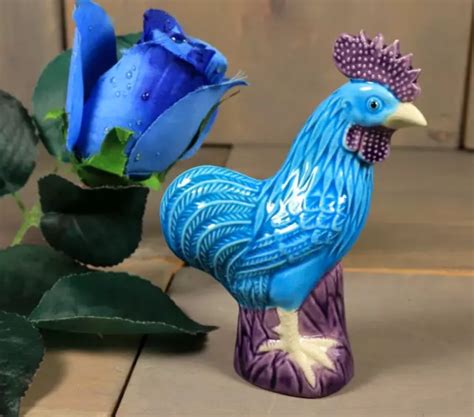 Ancien Figurine En Porcelaine Fine De Chine Turquoise Bleu Mauve Coq