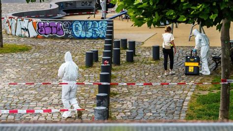 Kriminalit T Ermittlungen Nach Messerangriff In Frankfurt Dauern An