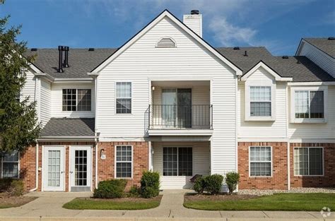 Village Club of Farmington Hills Apartments Rentals - Farmington Hills ...