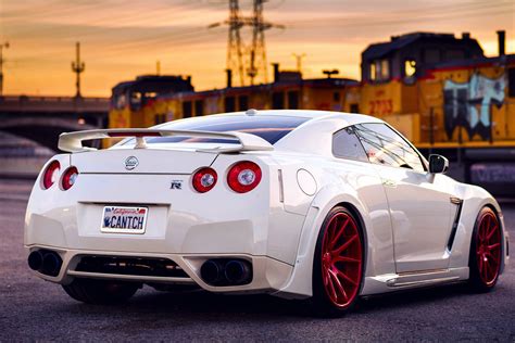 White Gtr Wallpapers HD Free Download