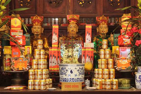 The World Tastes Good: Visiting Temples in Hanoi During Tet (Part 2)