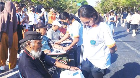 Hadir Di CFD Mahasiswa STIKes Nusantara Kupang Layani Pemeriksaan