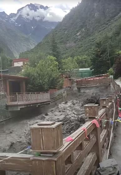 云南迪庆梅里雪山明永冰川景区连续降雨致河水上涨，亲历者讲述！当地辟谣：非冰川塌方