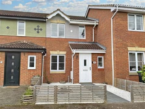 3 Bed Terraced House For Sale In Gillespie Close Bedford Mk42 £