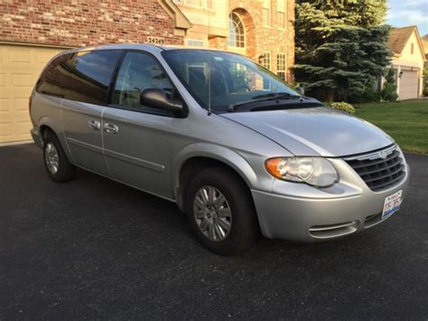 2007 Chrysler Town Country LX SV TWC 4dr Wgn Mini Van 7 Passenger