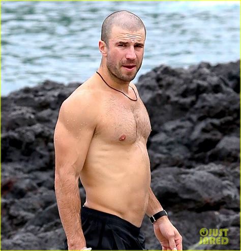 Sam Hunt Goes Shirtless In Hawaii With Girlfriend Hannah Lee Fowler Photo 3747491 Bikini