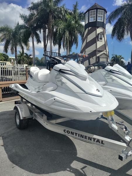 2023 Yamaha Waverunners VX Cruiser® HO | Jet Ski of Miami & Fishermans Boat Group