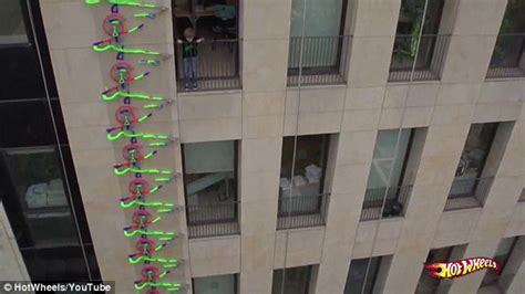 DSign Mega Pista Hot Wheels Em Parede