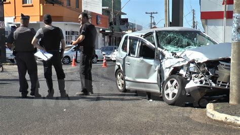 Acidente Entre Carro E Nibus Prejudica Tr Nsito No Centro Portal