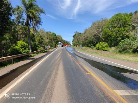 Derramamento de combustível interrompe trânsito na ERS 135 entre