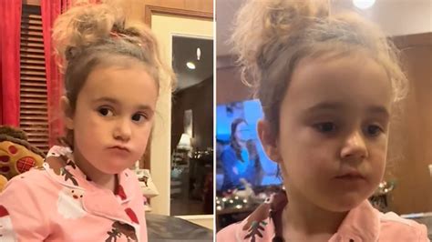 Assista ao momento adorável em que esta mãe explica o que é gay para sua curiosa filha de anos