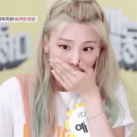 Itzy Lia Meme Itzy Lia Yeji Discover Share GIFs