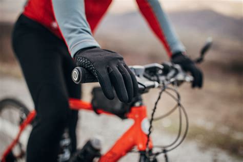 How to Choose the Best Cycling Gloves - Hawk Racing