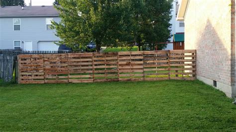 How To Build A Pallet Fence Wooden Pallet Fence Ideas Creative Wood