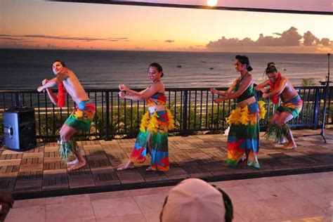 Honolulu: Waikiki Sunset Luau | GetYourGuide