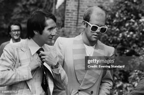 Elton John 1976 Photos and Premium High Res Pictures - Getty Images