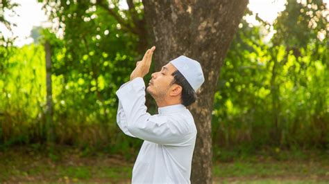 পেঁয়াজ খাওয়ার পর নামাজ পড়া যাবে কি