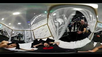 360 Degree Video Of Naked News Reporter At Expo Bokeptube
