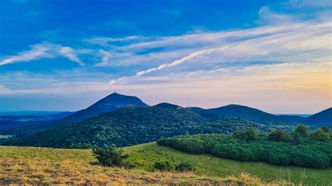 La Chaine Des Puys Et Le Puy De Dome Plus Haut Sommet De La Chaine Des