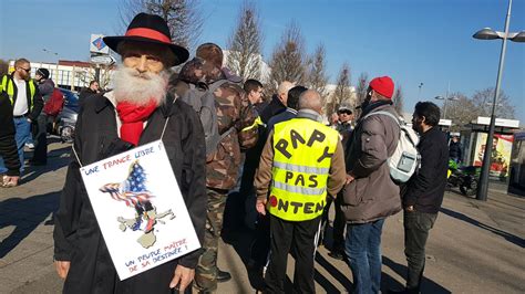 Social Photos Acte Xiv Gilets Jaunes D Filent Dans Les Rues De