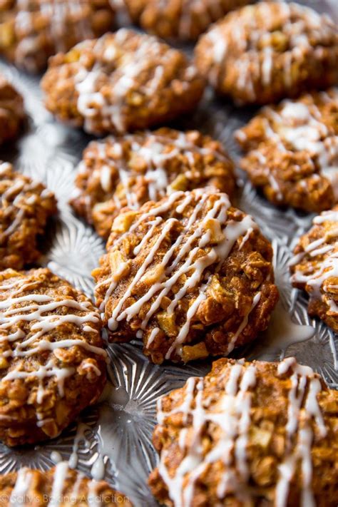 Soft And Chewy Apple Cinnamon Oatmeal Cookies With Crisp Edges And Tons Of Flavo Erofound