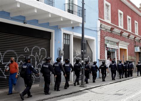 Ambulantes y policías municipales se enfrentan en el centro histórico