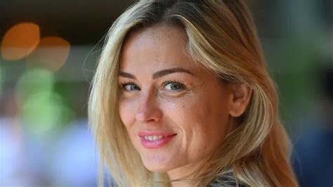 Photos Laure Boulleau Plus Hot Que Jamais Maillot De Bain Rose Et Plage De R Ve Elle Fait