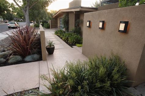 Mid Century Modern Redo A Straight Path Joins The Driveway Florida