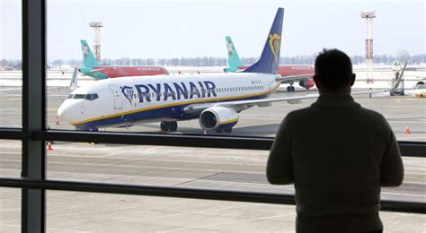 Ryanair Mocno Tnie Loty Z Modlina Znika Tras Jedn Przeniesie Na